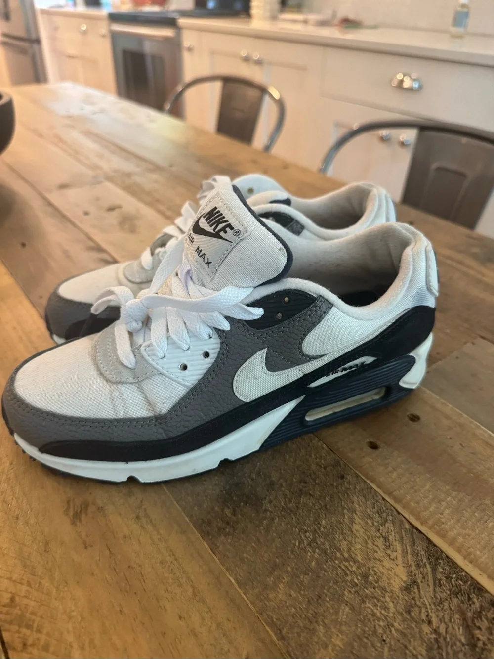 Nike Air Max Size 6 (women’s size 7 1/2)